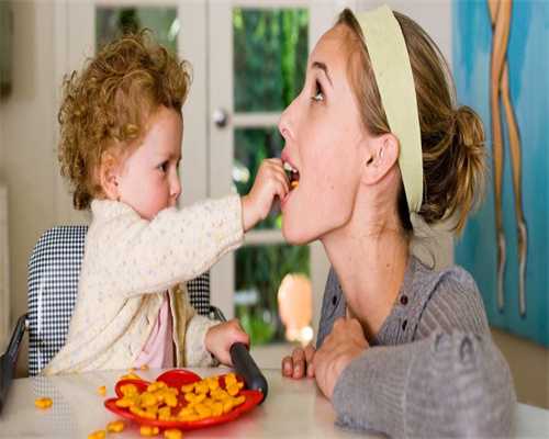 范爷与Tiffany亲密自拍 看中韩女神心机妆容