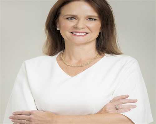 冬天该是什么样？绵润的甜柿饼，粘嘴的冰糖葫芦，烫手的烤红薯，刚出炉的糖炒栗子……