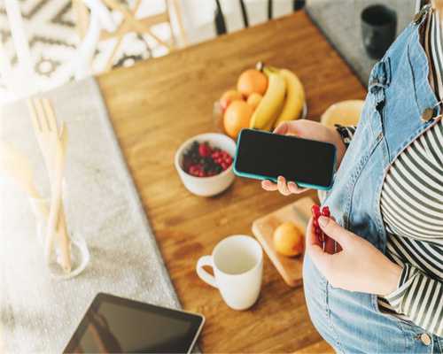 冬日的冰雪精灵：与多肉长生草的美丽约会